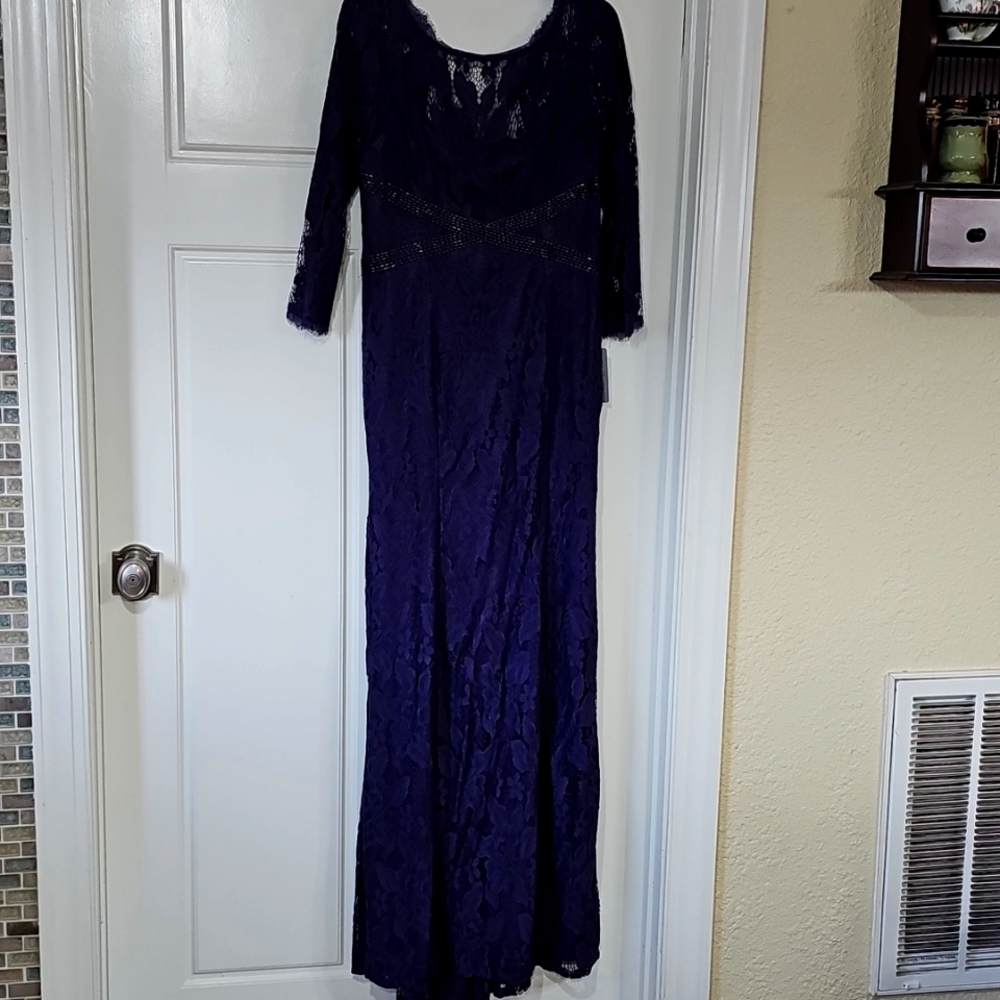 Adrianna Papell Deep purple lace Evening/Special Occasion Gown, fully lined